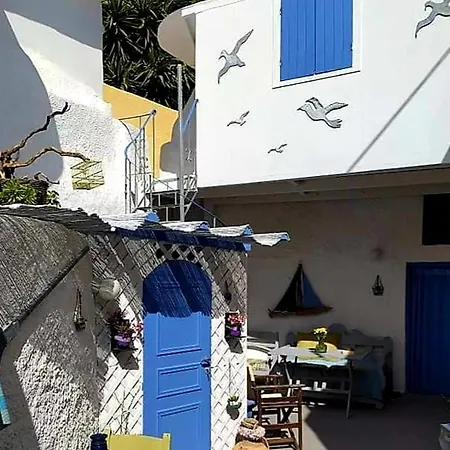 Emmantina Bed & Breakfast Messaria (Santorini)