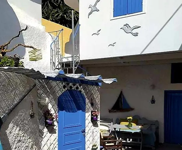 Emmantina Bed & Breakfast Messaria (Santorini)