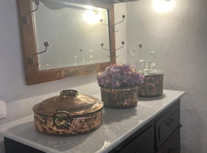 Emmantina Messaria (Santorini)