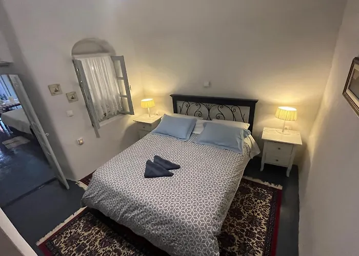 Emmantina Messaria (Santorini)