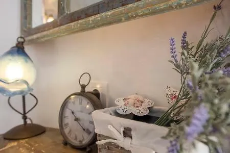 Bed & Breakfast Emmantina Messaria (Santorini)